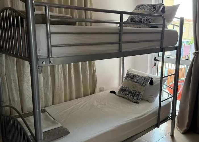 Beautiful 2 Bedroom *