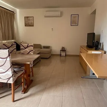 Beautiful 2 Bedroom *