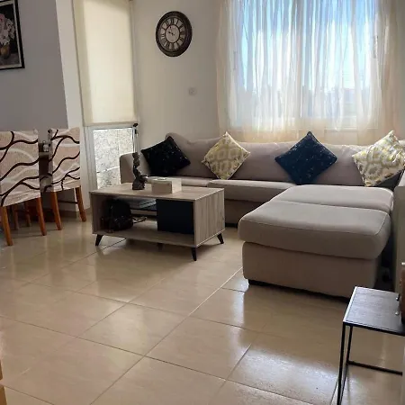 Beautiful 2 Bedroom Apartamento *