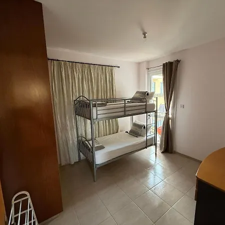Beautiful 2 Bedroom דירה