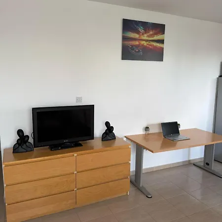 Apartment Beautiful 2 Bedroom *